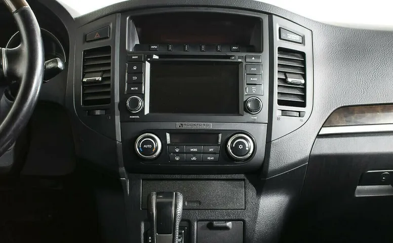 Mitsubishi Pajero IV