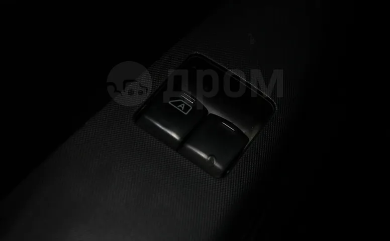 Nissan Note, 1 поколение
