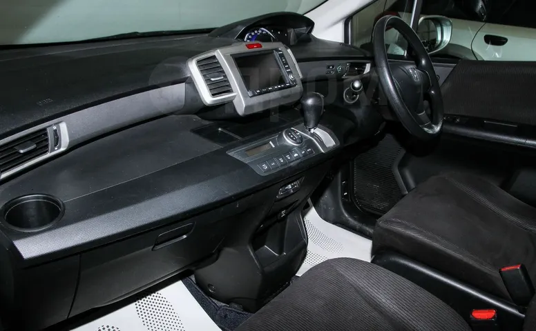 Honda Freed, 1 поколение