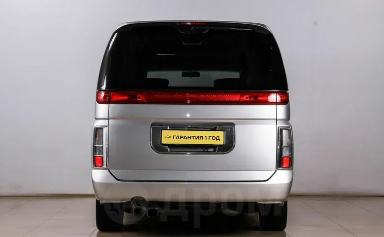 Nissan Elgrand, 2 поколение