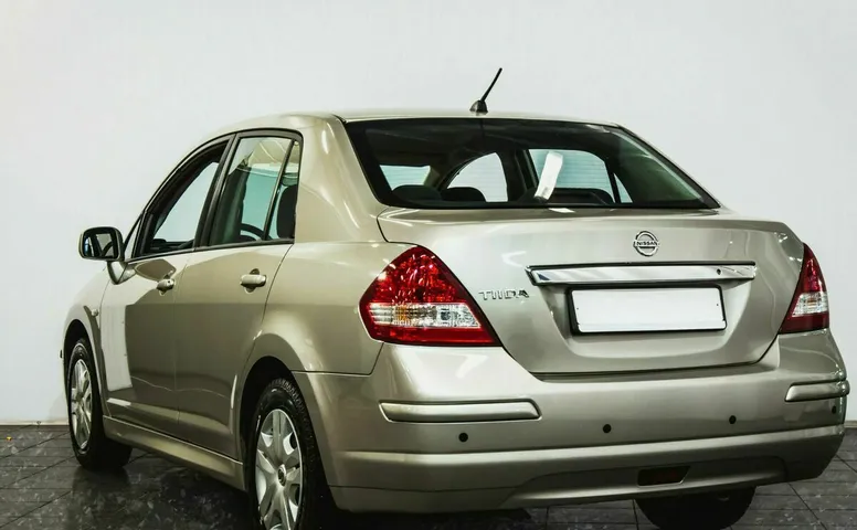Nissan tiida