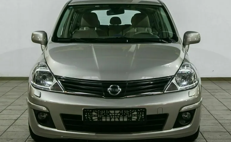 Nissan tiida
