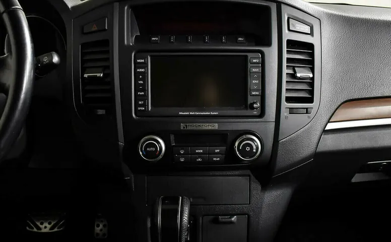 Mitsubishi Pajero IV