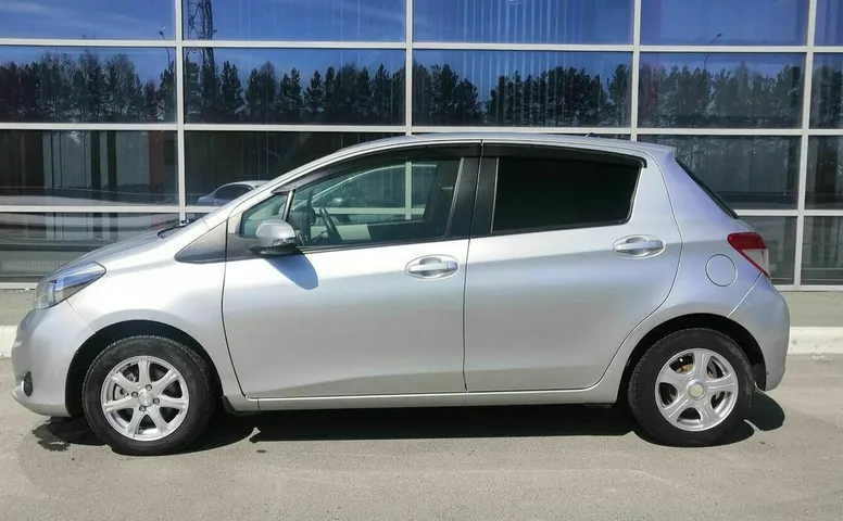Toyota VITZ 1.3 CVT (95 л.с.)