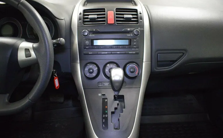 Toyota auris i рестайлинг