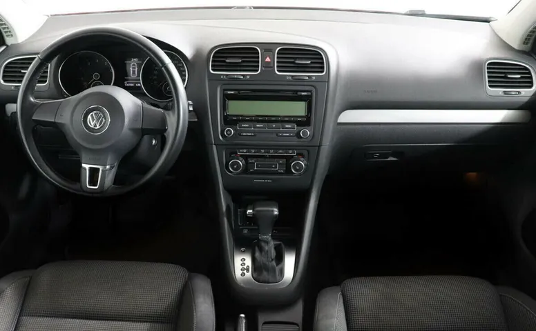 Volkswagen Golf VI