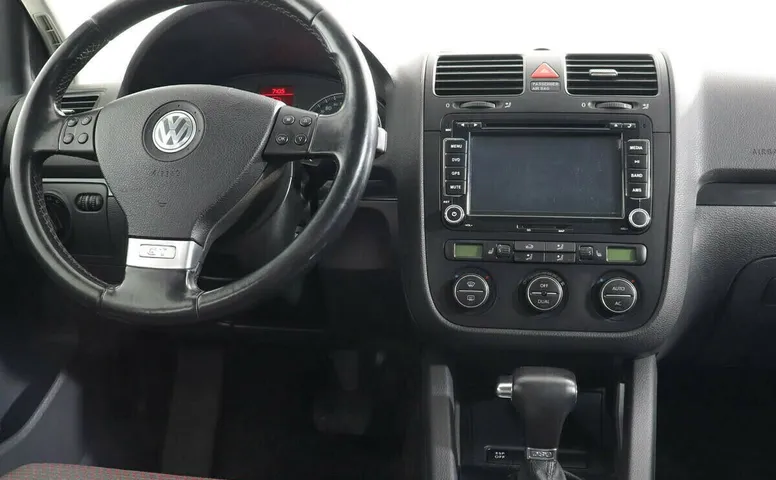 Volkswagen Golf VI