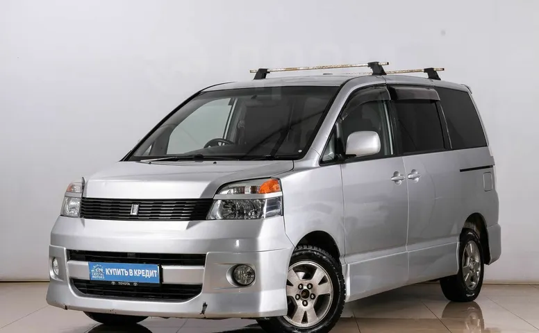 Toyota Voxy, 1 поколение
