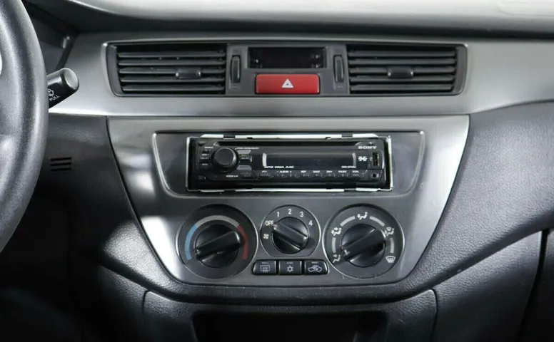 Mitsubishi lancer
