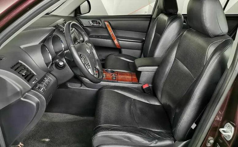Toyota Highlander 3.5 AT 4WD (273 л.с.) Комфорт Красный