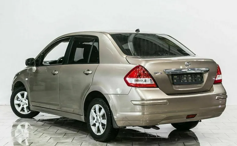 Nissan tiida