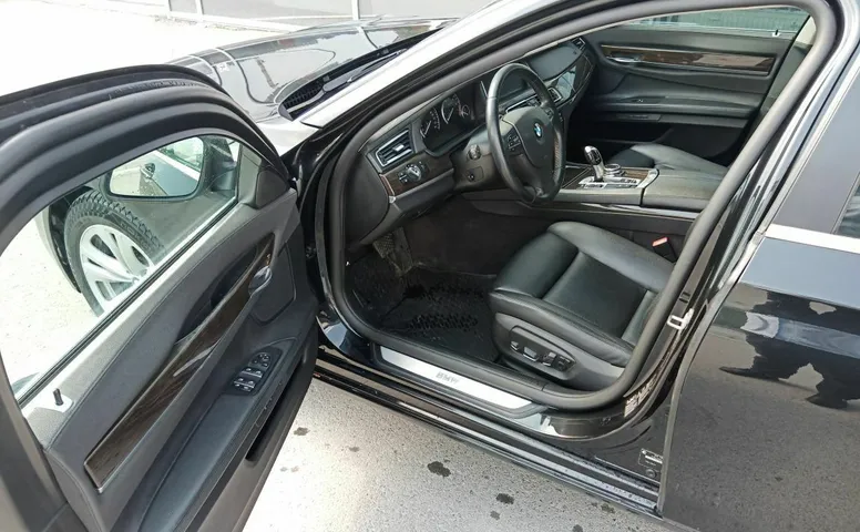 BMW 7ER 740Li xDrive 3.0 AT (320 л.с.) 4WD