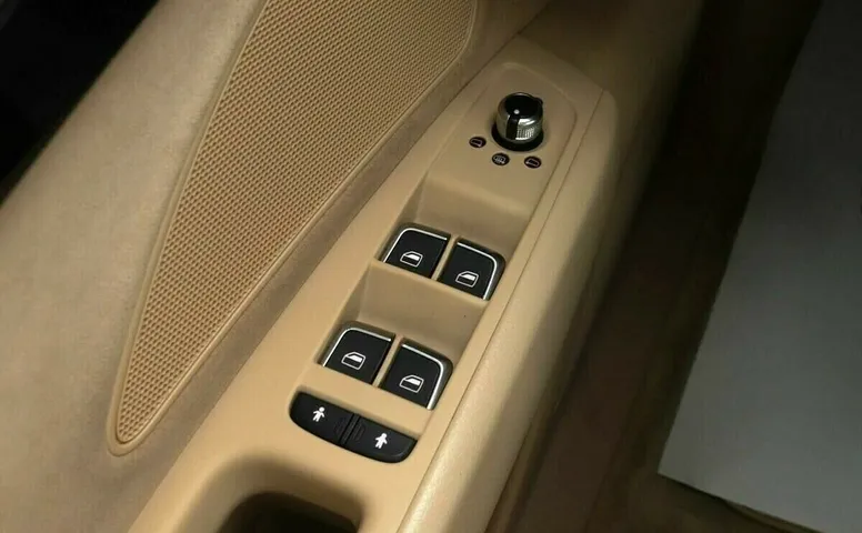 Audi A8 III (D4)
