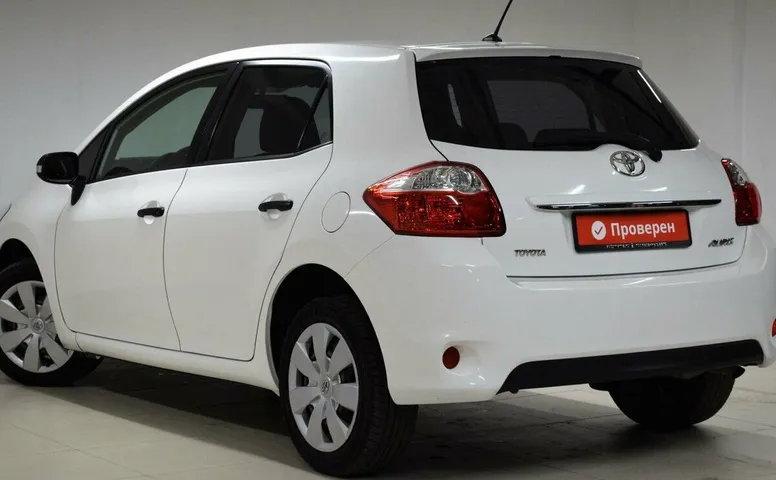 Toyota auris i рестайлинг