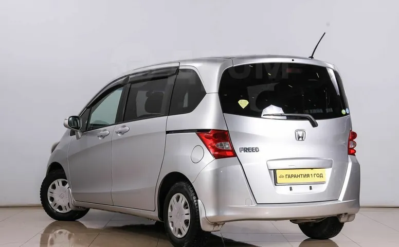 Honda Freed, 1 поколение