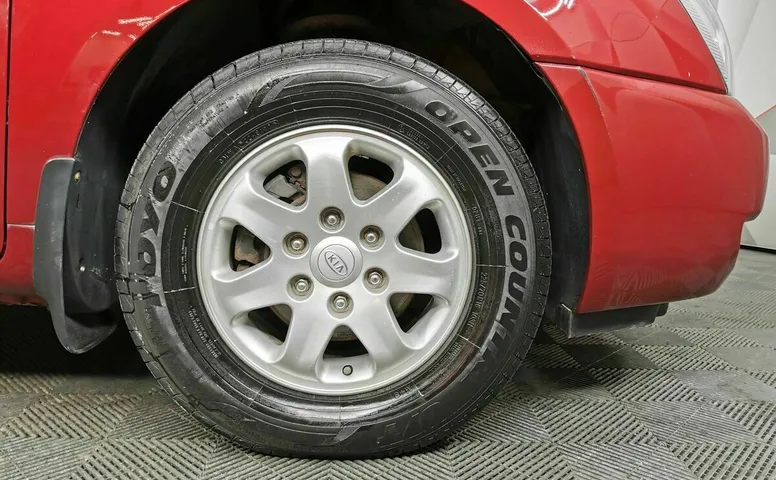 Kia Carnival 2.7 AT (186 л.с.) Красный