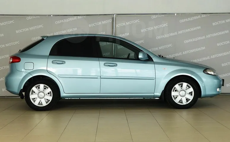 Chevrolet Lacetti, 1 поколение