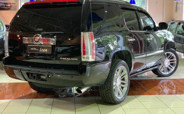 Cadillac Escalade III
