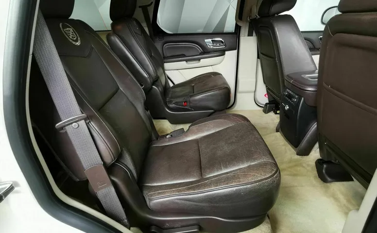 Cadillac Escalade 6.2 V8 АТ 4WD ESV (409 л.с.) Luxury ESV Белый