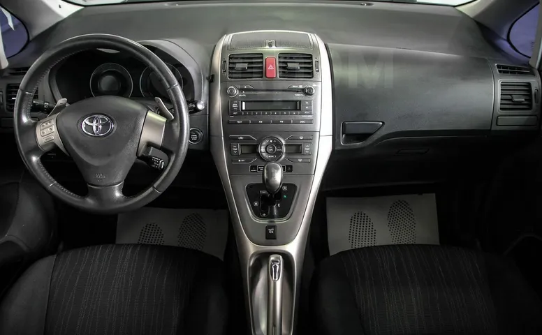 Toyota Auris, 1 поколение