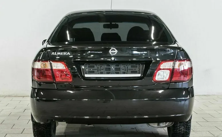 Nissan almera
