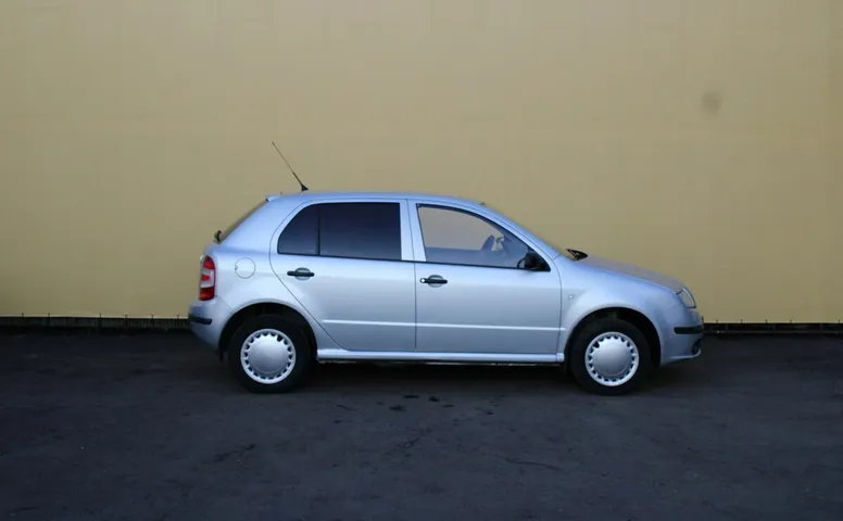 Skoda FABIA 1.2 MT (64 л.с.)