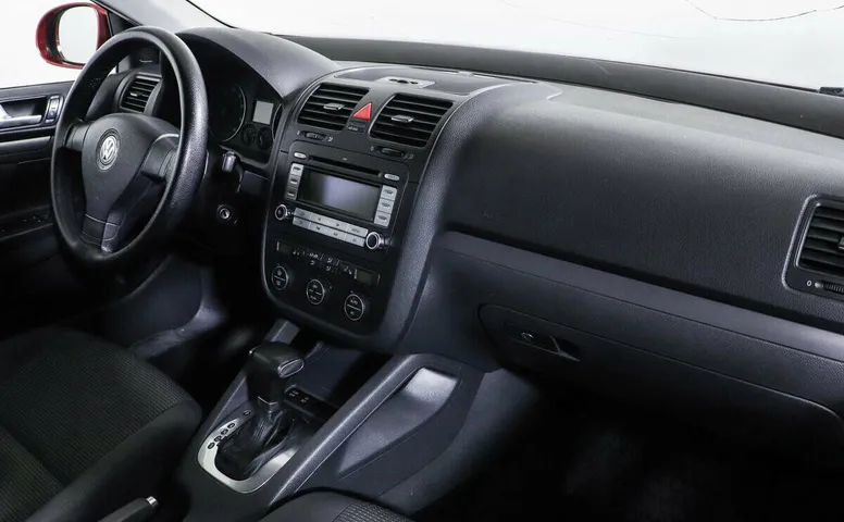 Volkswagen Jetta V