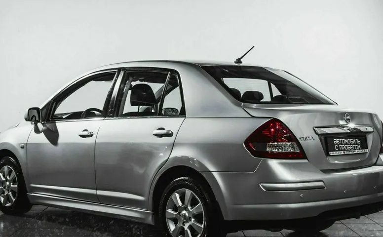 Nissan tiida