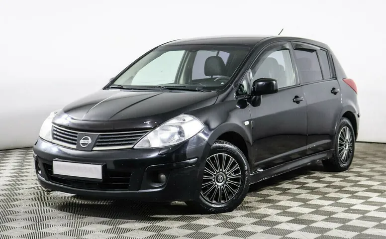 Nissan Tiida I