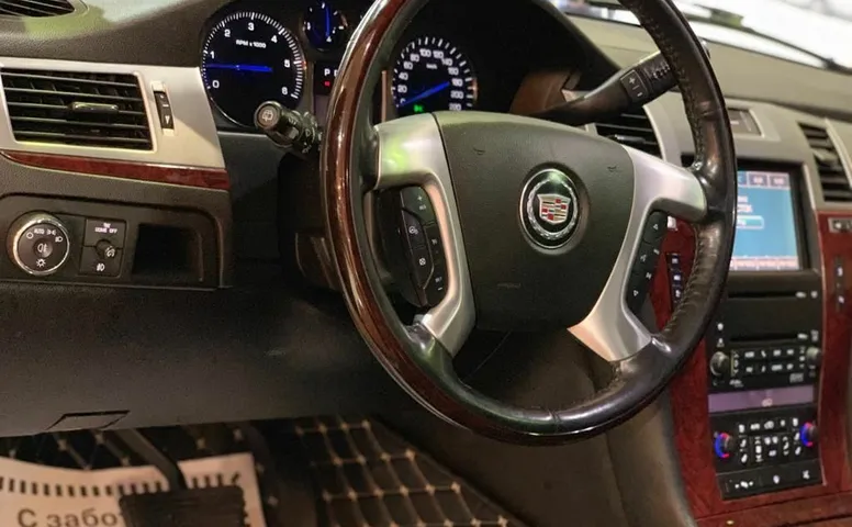 Cadillac Escalade III