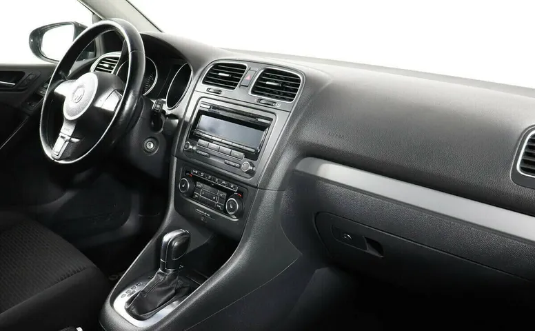 Volkswagen Golf VI