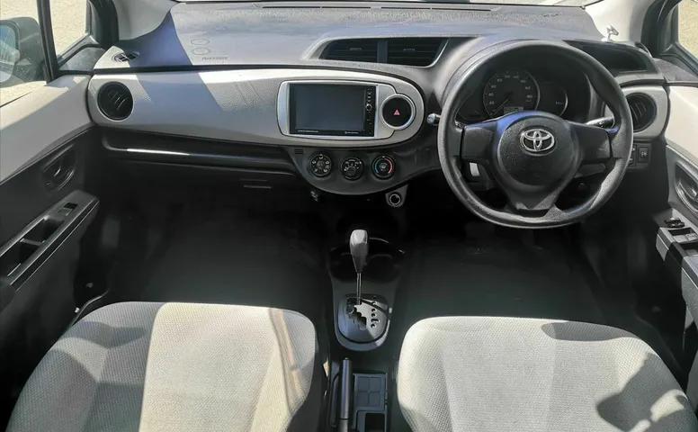 Toyota VITZ 1.3 CVT (95 л.с.)