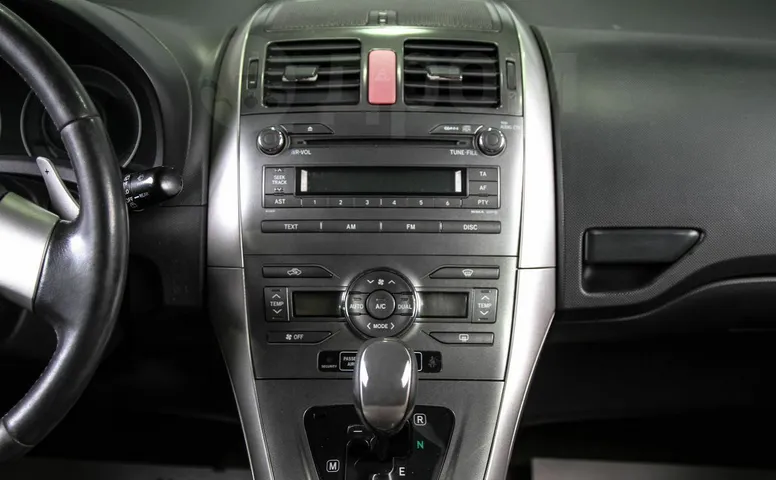 Toyota Auris, 1 поколение