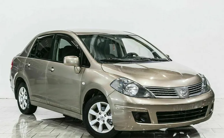 Nissan tiida