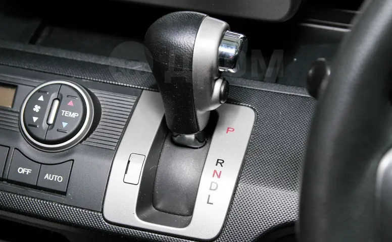 Honda Freed, 1 поколение