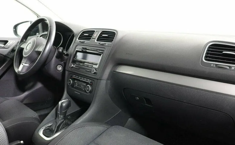 Volkswagen Golf 1.6 Робот