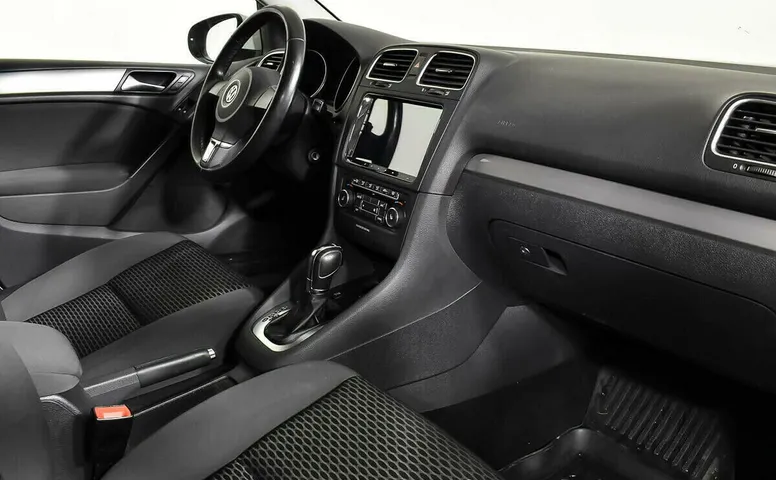 Volkswagen Golf VI
