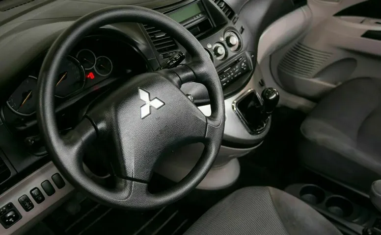 Mitsubishi grandis