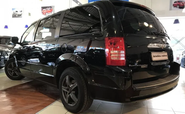 Chrysler Town & Country V