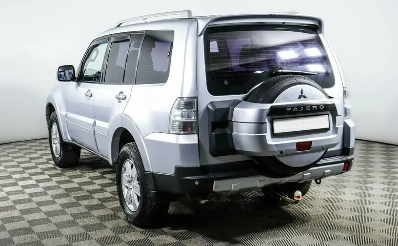 Mitsubishi Pajero IV