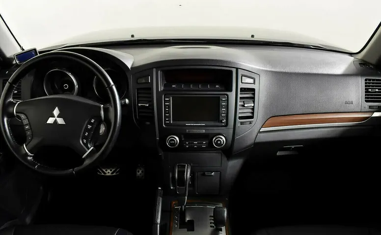 Mitsubishi Pajero IV