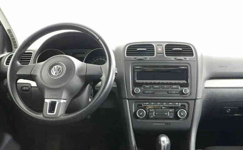 Volkswagen Golf 1.6 Робот