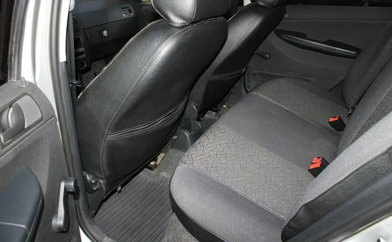 Skoda FABIA 1.2 MT (64 л.с.)
