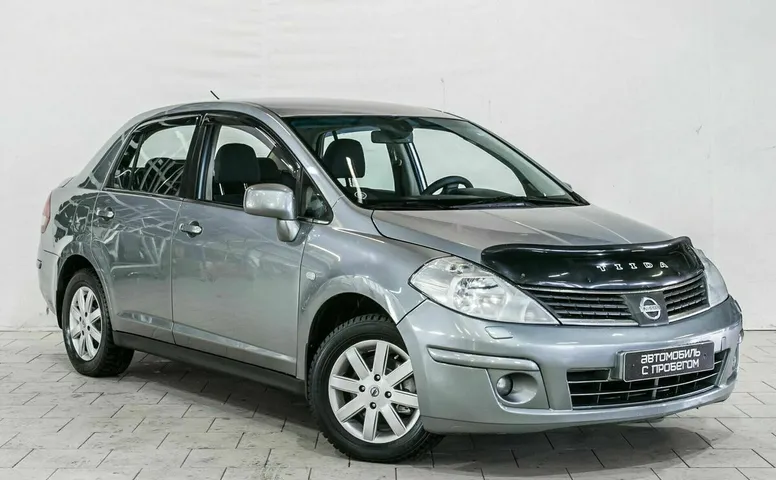 Nissan tiida
