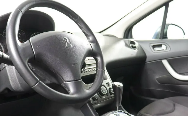 Peugeot 408 I