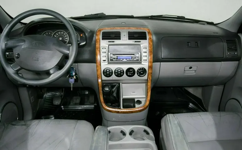 Kia carnival