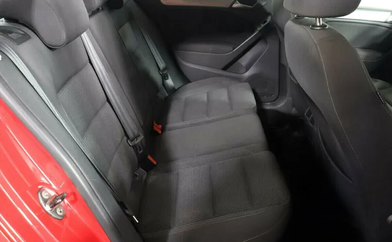 Volkswagen Golf VI