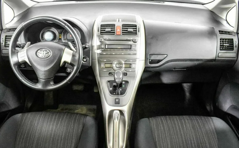 Toyota Auris 1.6 Робот