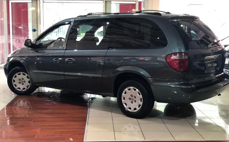 Chrysler Town & Country IV