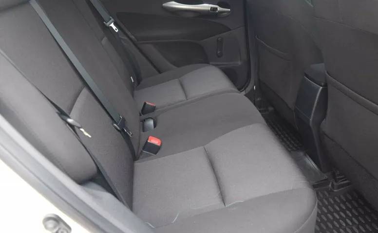 Toyota auris i рестайлинг